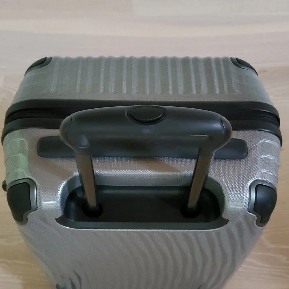 NWOT Tumi Latitude International Carry-On Spinner Luggage in Silver